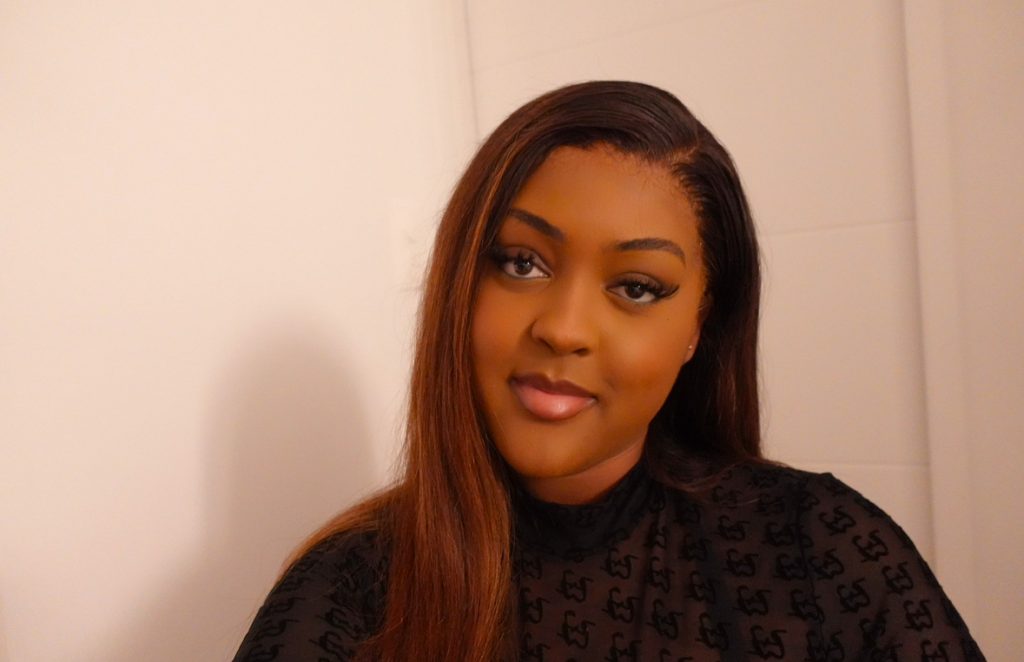 Portrait Biela Mboumba fond blanc
